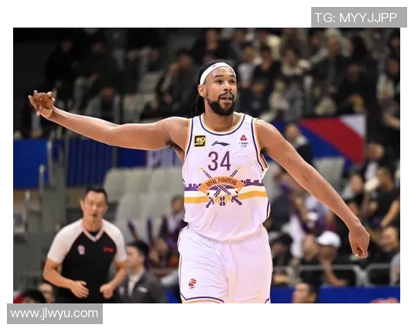 北京全运男篮热身赛大胜北控 北控新外援雷吉-佩里&西布龙登场